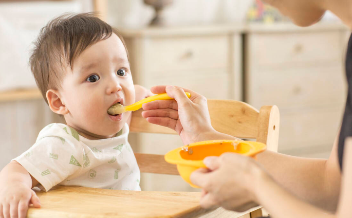 小孩几个月能吃鸡蛋，营养摄入的适宜时机与注意事项